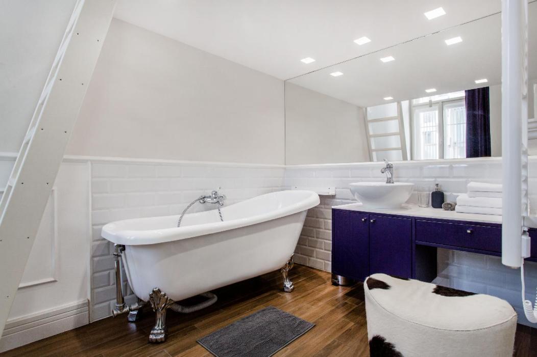 Opera With Free Parking, 2br2ba, Ac Boedapest