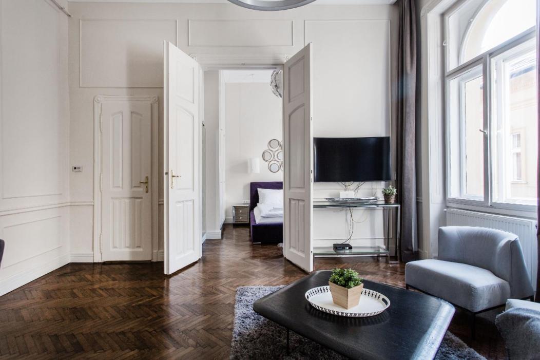 Appartamento Opera With Free Parking, 2br2ba, Ac